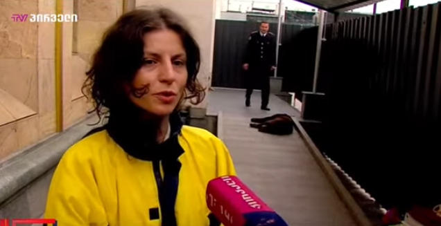 აქონდროპლაზიის დიაგნოზის მქონე ბავშვის მშობელი ჯანდაცვის სამინისტროში შეხვედრაზე - გვითხრეს, რომ მედიკამენტის შემოსატანად პროტოკოლი 10 ივნისამდე დამტკიცდება, ამის შემდეგ კი ფინანსთა სამინისტრო წამლის შემოტანის საკითხს ერთ დღეში დააფინანსებს