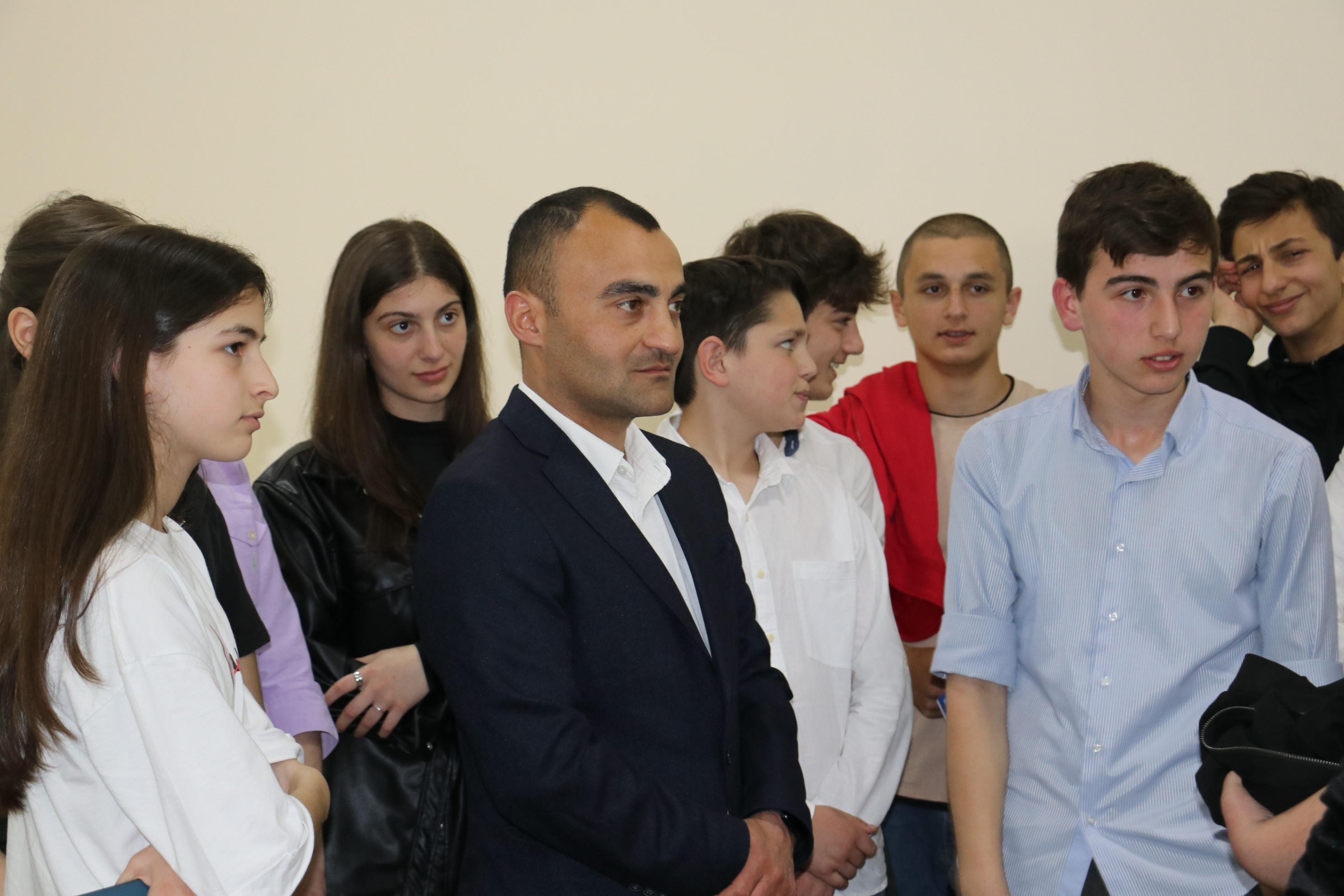 გარდაბნის მერმა „ახალგაზრდების სამოქალაქო ჩართულობის გაძლიერება ქვემო ქართლის რეგიონში“ პროექტის ფარგლებში სკოლის მოსწავლეებთან შეხვედრა გამართა