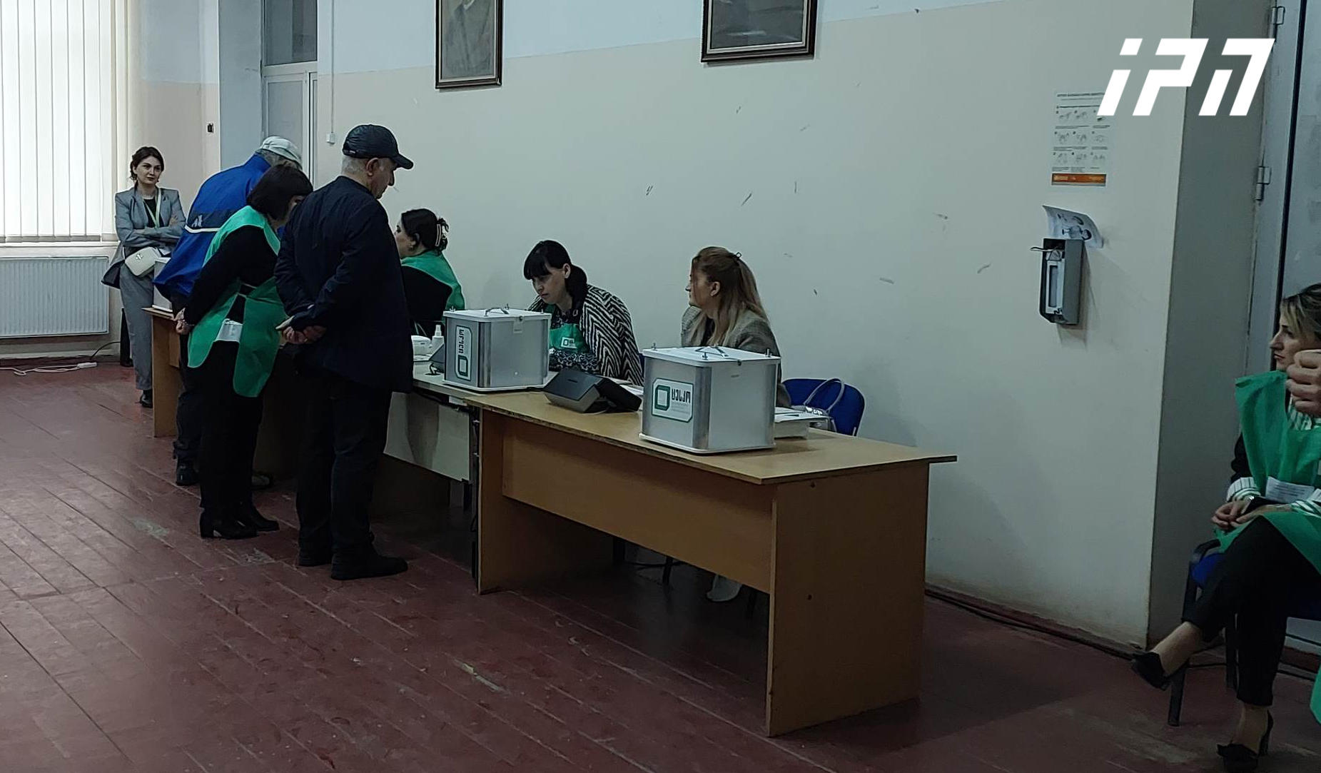 26-ე მაჟორიტარულ ოლქში, რომელშიც ფოთის, ხობისა და სენაკის ოლქები შედის შუალედური არჩევნები მშვიდ ვითარებაში მიმდინარეობს