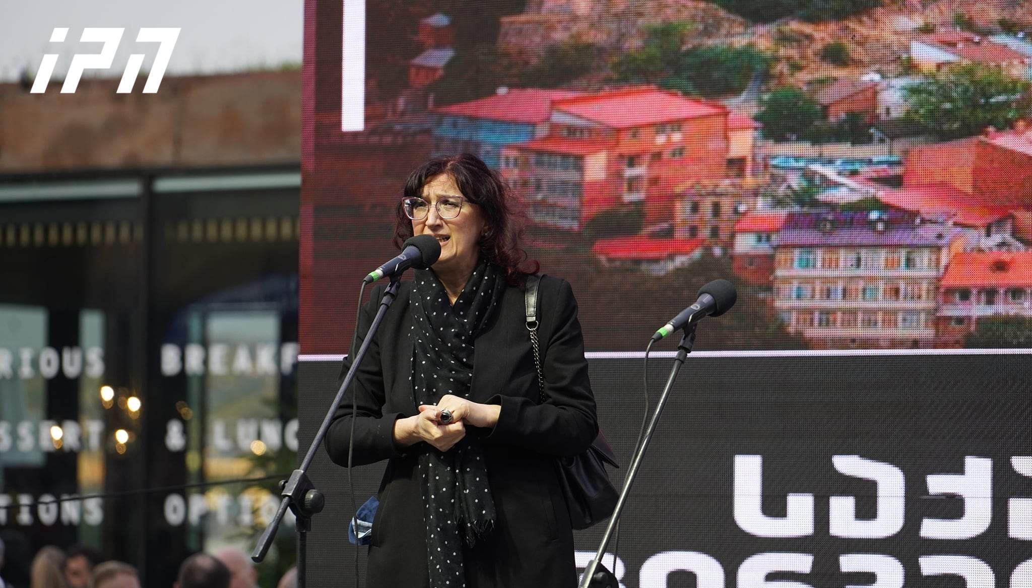 ია მეტრეველი - ქვეყნები, რომლებიც ვითომ მეგობრებად გვევლინებოდნენ, ვხედავთ, რომ შიდა საქმეებში ძალიან უხეშად ჩაერივნენ, ქართველი ხალხი არ დაუშვებს ღირსების შელახვას