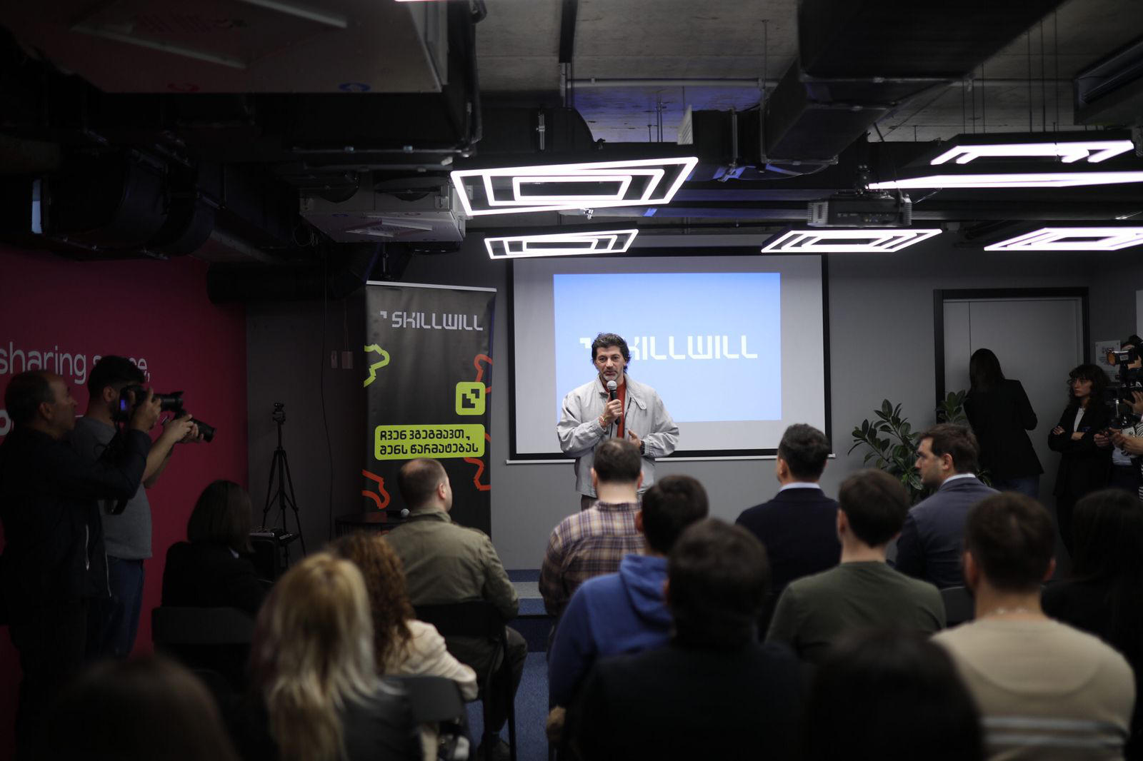 თბილისის მერი „სქილვილ აკადემიაში“ პროგრამის „ისწავლე და დასაქმდის“ მონაწილეებს შეხვდა