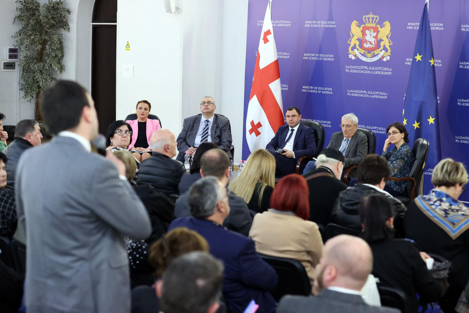 გიორგი ამილახვარმა კერძო სკოლების დირექტორებთან და ასოციაციების წარმომადგენლებთან სამუშაო შეხვედრა გამართა