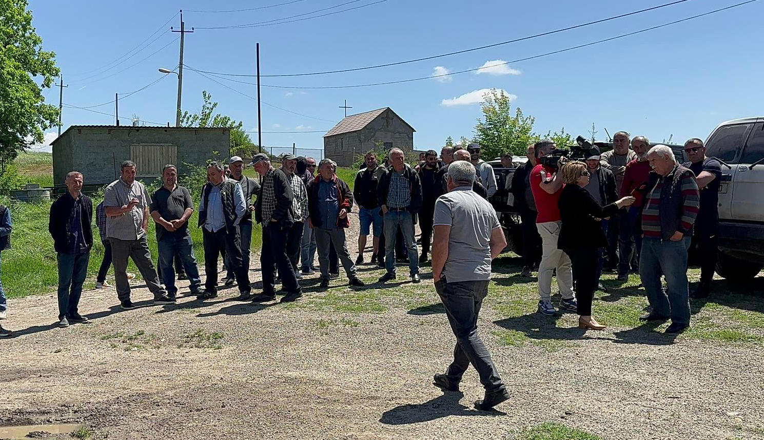 ფერმერების ნაწილი ხორბლის და ქერის რეალიზაციის პრობლემას აპროტესტებს და მოთხოვნების შესასრულებლად ხელისუფლებას ვადას 10 მაისამდე აძლევს