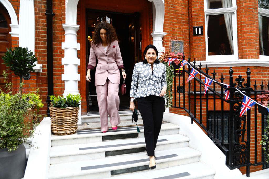 საქართველოს პრეზიდენტი დღეს ლონდონში, მეფე ჩარლზ III-ის კორონაციის ცერემონიას დაესწრება