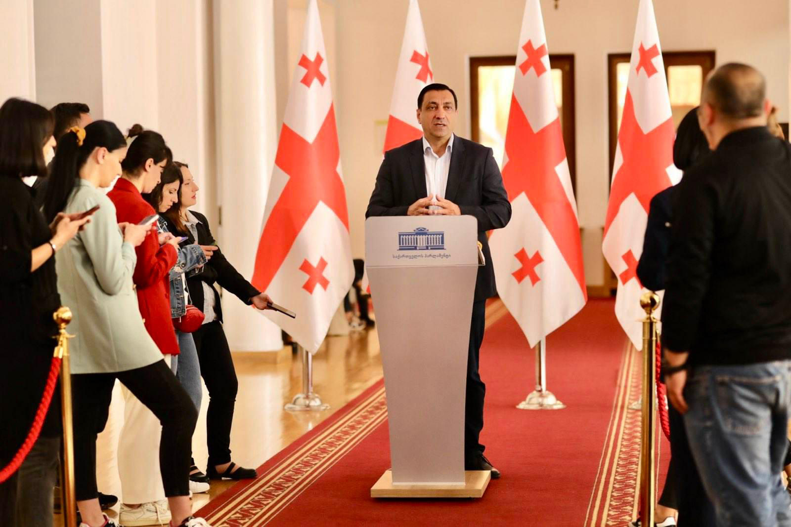 ლევან ბეჟაშვილი - ახლა საპარლამენტო თანამდებობების და უფლებამოსილებების გადანაწილებაზე საუბარი არარელევანტურია