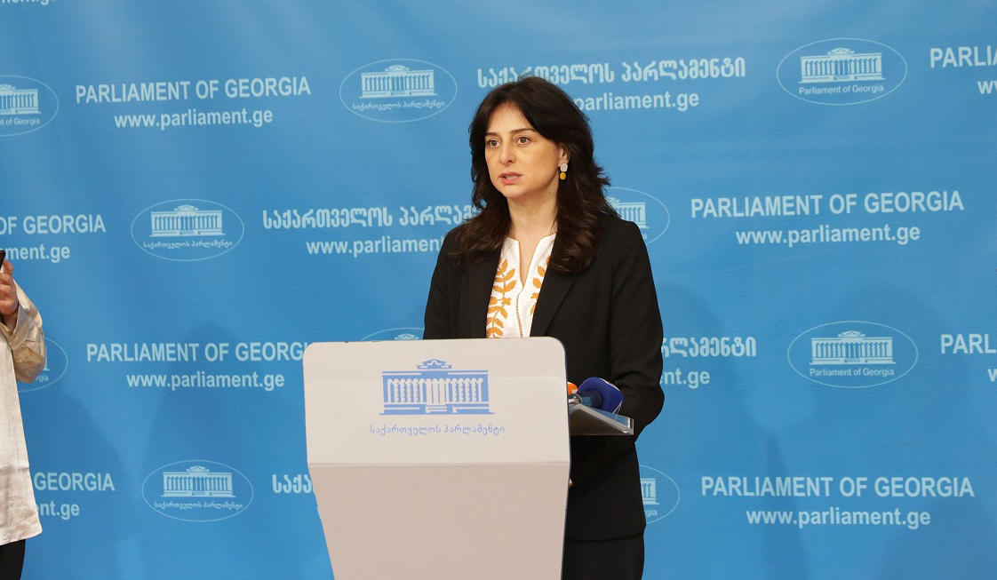 მაია ბითაძის განცხადებით, სიცრუეა, რომ თუ მიკედლებული ძაღლი ვინმეს დადორბლავს ან გაკაწრავს, მიმკედლებელი დაჯარიმდება