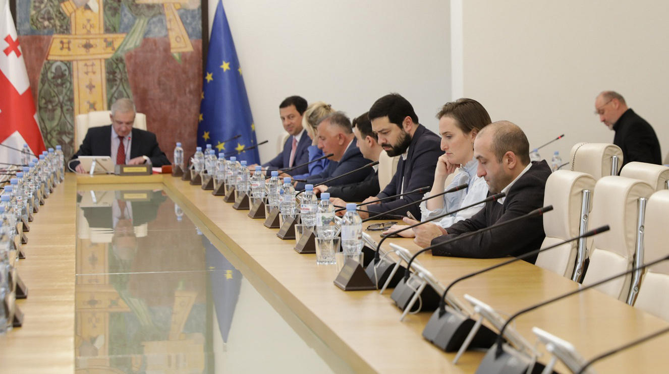 „რუსეთის ფედერაციის  საოკუპაციო რეჟიმის მიერ ოკუპირებულ რეგიონებში ადამიანის უფლებათა უხეში დარღვევისა და მათზე რეაგირების შესახებ“ რეზოლუციის პროექტის ავტორები, საკომიტეტო განხილვის გადაწევას არ ეთანხმებიან