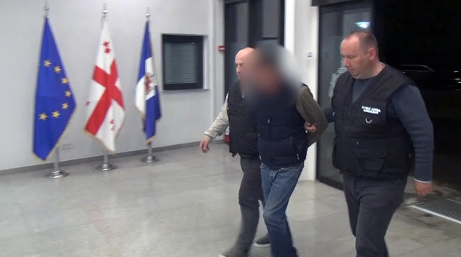 შსს-ს ინფორმაციით, დაკავებული მამა და მეზობელი არასრულწლოვანზე სექსუალურად სისტემატურად ძალადობდნენ