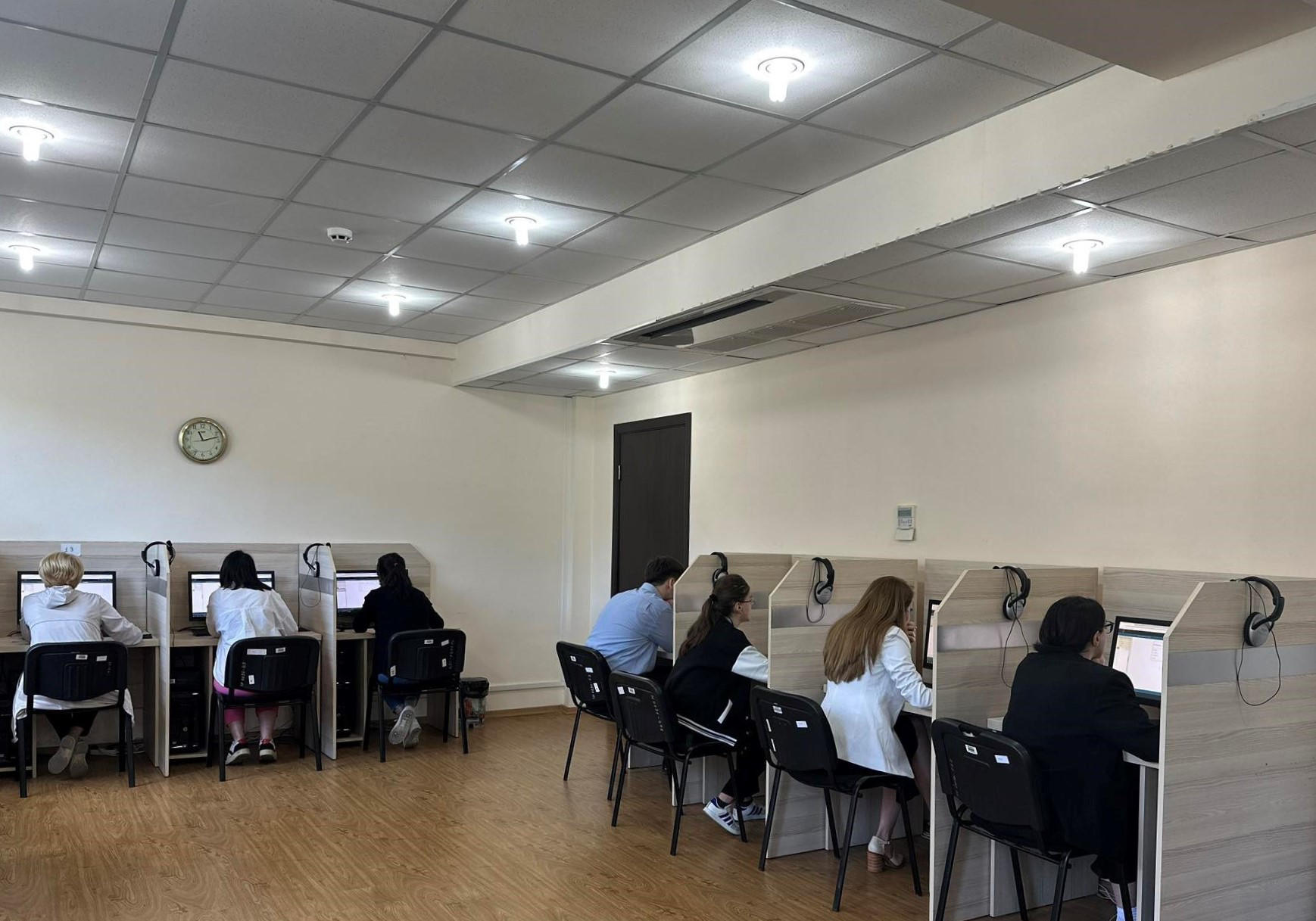 ინგლისური ენის ცოდნის დონის დადგენის მსურველებმა პროექტ „სერტუსის“ ფარგლებში ტესტირებაში მიიღეს მონაწილეობა