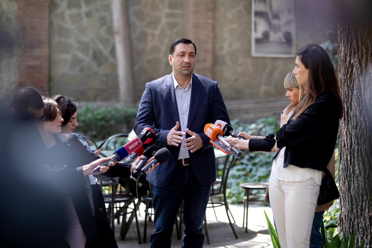 ლევან ბეჟაშვილი - „სტრატეგია აღმაშენებელთან“ ურთიერთობაზე პოლიტსაბჭოზე განხილვა არ ყოფილა - მოლაპარაკებები მიმდინარეობს არა მარტო ამ პარტიასთან,  სხვა პოლიტიკურ ჯგუფებთან და სამოქალაქო საზოგადოების წარმომადგენლებთან