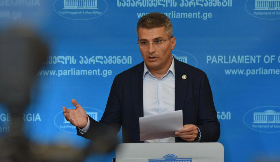 მამუკა მდინარაძე პარლამენტში სხდომის დამსწრე ახალგაზრდებზე - ოპონენტებმა თავისიანებად რომ ვერ დაიგულეს, გული გაუსკდათ, პანიკაში იყვნენ, ერთმანეთს ურეკავდნენ, არ მოხვიდეო