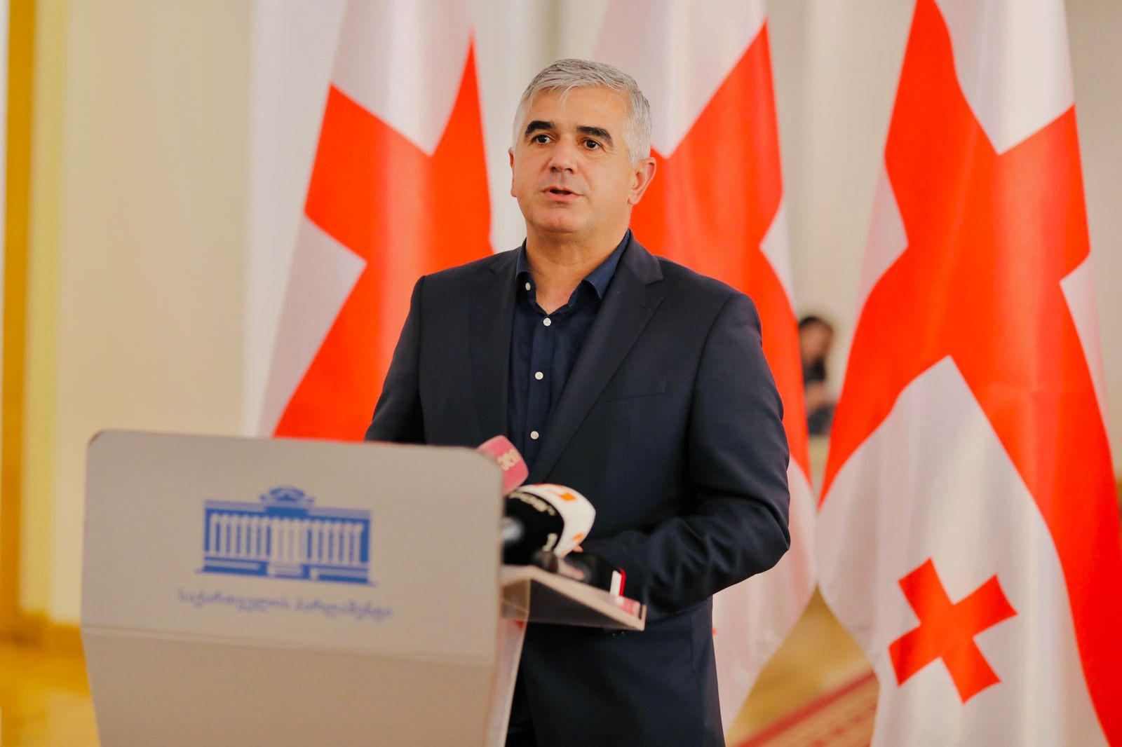 გიორგი ბოტკოველის განცხადებით, ზურაბ აზარაშვილმა, ფაქტობრივად, აღიარა ის, რომ „იმ კორუფციულ ბუდეს მოწყვიტეს, რომელშიც თვითონაც იყო ჩართული“