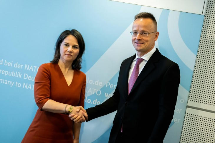 Politico - გერმანიისა და უნგრეთის საგარეო საქმეთა მინისტრებმა უკრაინის საკითხთან დაკავშირებით ბრიუსელში გამართულ შეხვედრაზე იკამათეს