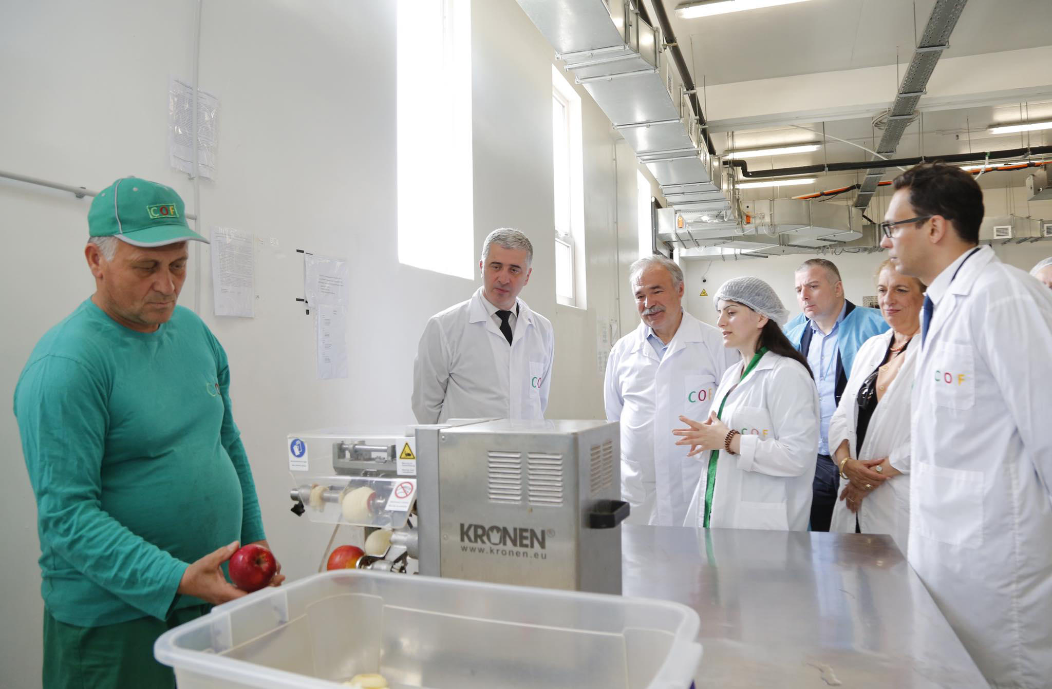 უნგრეთის სოფლის მეურნეობის მინისტრმა სახელმწიფო პროგრამების მხარდაჭერით შექმნილი ხილის გადამმუშავებელი საწარმო დაათვალიერა