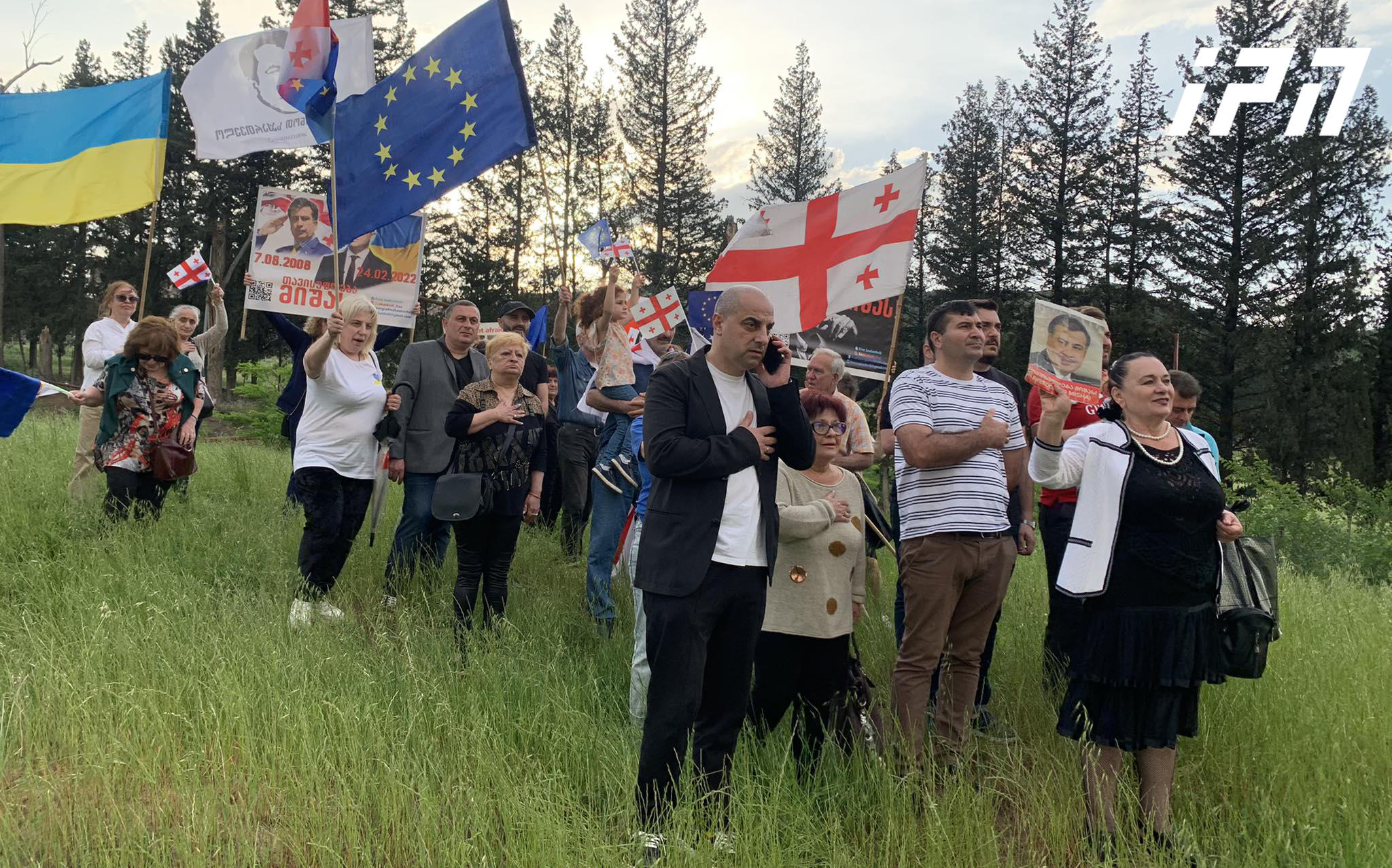 კლინიკა „ვივამედთან“ მიხეილ სააკაშვილის მხარდამჭერი აქცია გაიმართა