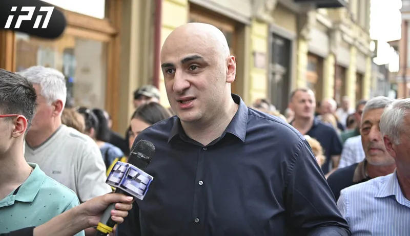 ნიკა მელია და მასთან ერთად დაკავებული ოპოზიციონერების პროცესი გადაიდო - სამივე დაკავებული დარბაზიდან გაათავისუფლეს