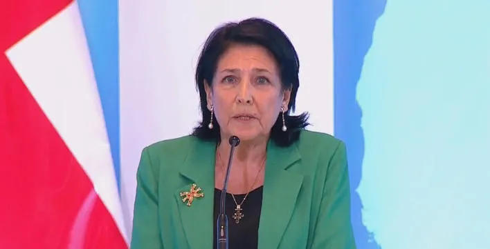 სალომე ზურაბიშვილი მიხეილ სააკაშვილის შეწყალებაზე დასმულ კითხვაზე - გარწმუნებთ, ის ამბობს, რომ უკეთაა - უცხოეთში წასვლის სურვილის ნაცვლად, აპირებს საარჩევნო კამპანიაში ჩართვას, სხვა კომენტარი არ მაქვს