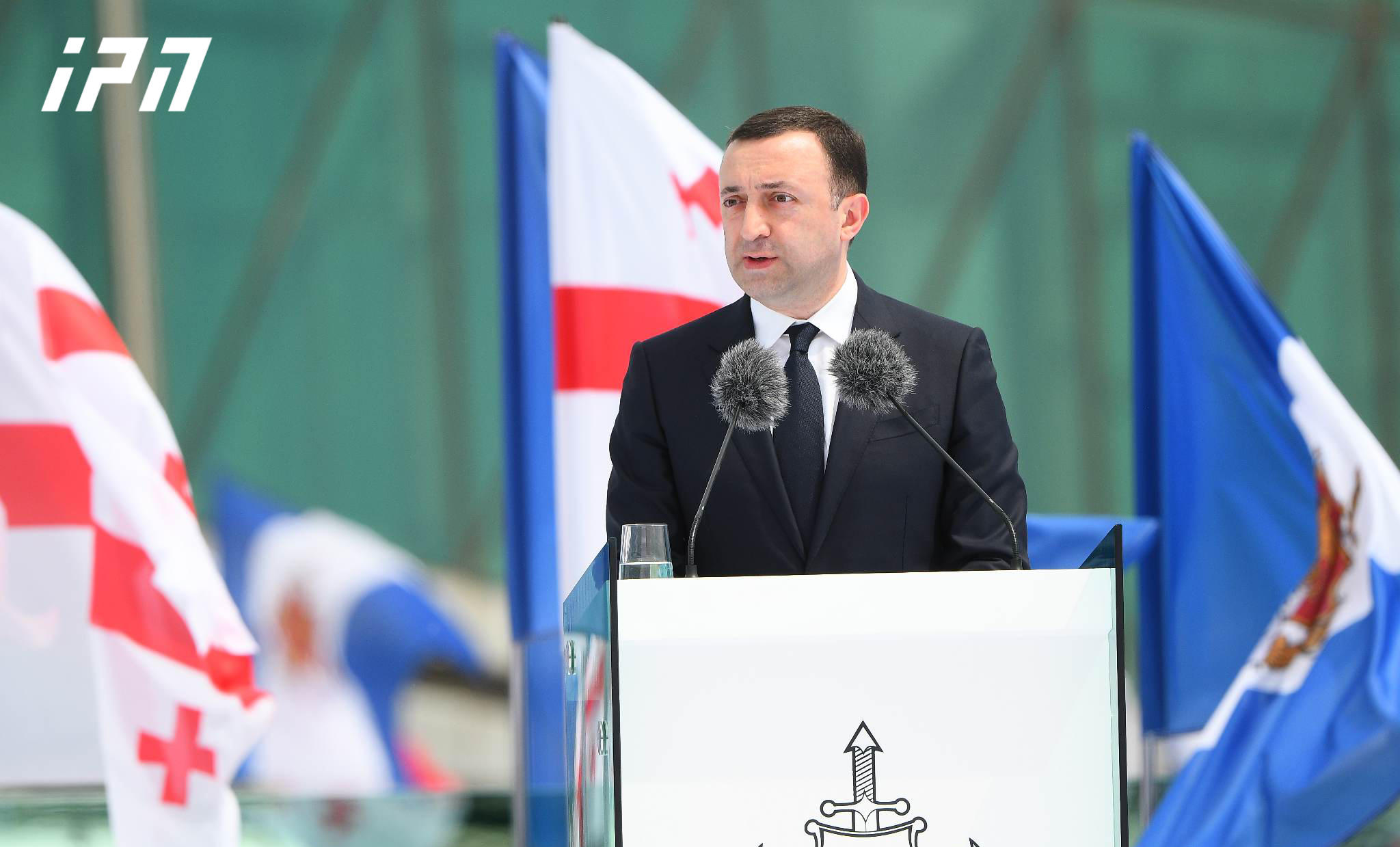 პრემიერი პოლიციელებს - კანონის, საზოგადოებისა და ქვეყნის ერთგულებით, 24-საათიანი დაძაბული შრომით, საკუთარი სიცოცხლის ფასად, სხვათა სიცოცხლეზე ზრუნვით, ფასდაუდებელ სამსახურის ეწევით მოქალაქეების უსაფრთხოებისა და სამშობლოს კეთილდღეობისთვის