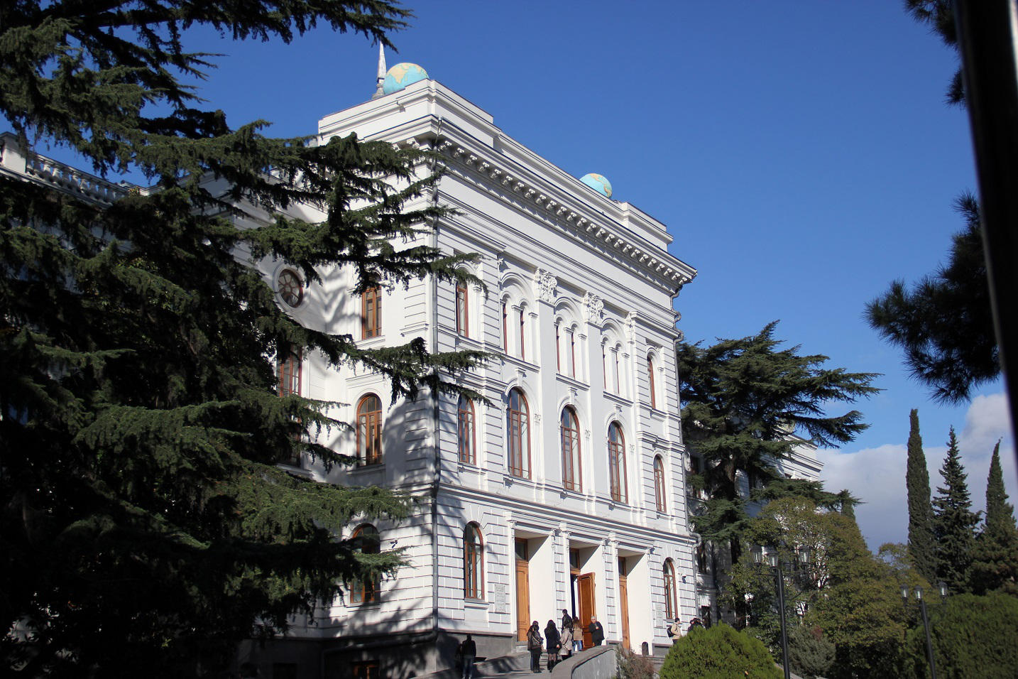 თბილისის სახელმწიფო უნივერსიტეტში, სადაც ირაკლი კობახიძე ლექციას ატარებდა, ხმაური და ფიზიკური დაპირისპირება იყო