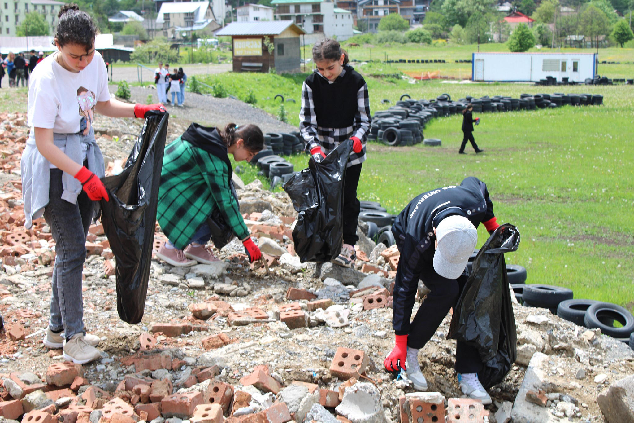 ბაკურიანში დასუფთავების მასშტაბური აქცია გაიმართა