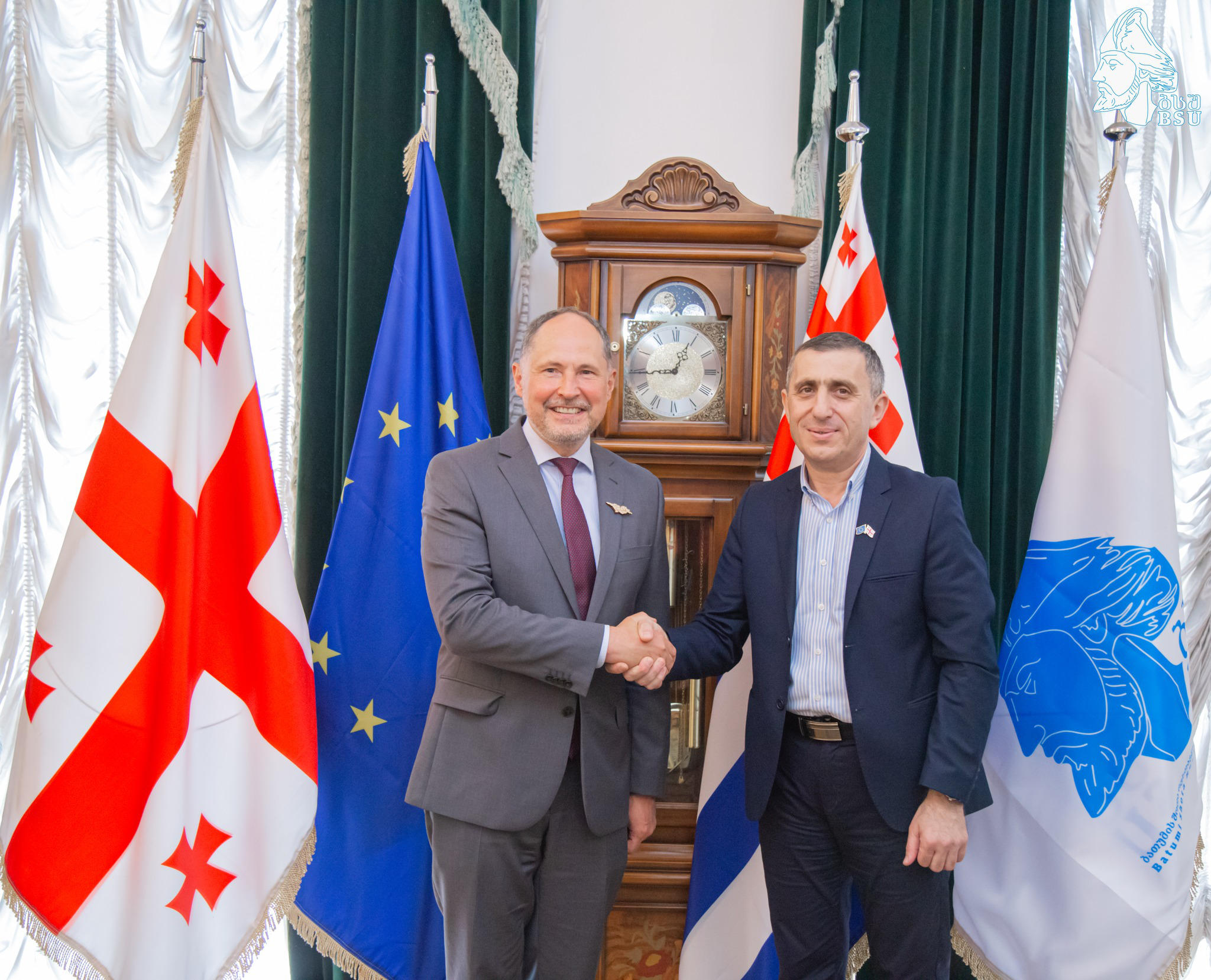 ბათუმის შოთა რუსთაველის სახელმწიფო უნივერსიტეტს საქართველოში ევროკავშირის ელჩი პაველ ჰერჩინსკი ეწვია