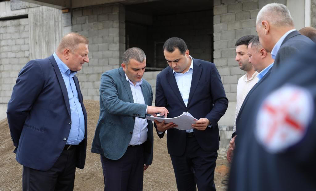 ქვემო ქართლში სახელმწიფო რწმუნებულმა მარნეულის მუნიციპალიტეტში ინფრასტრუქტურული პროექტის სამშენებლო სამუშაოები დაათვალიერა