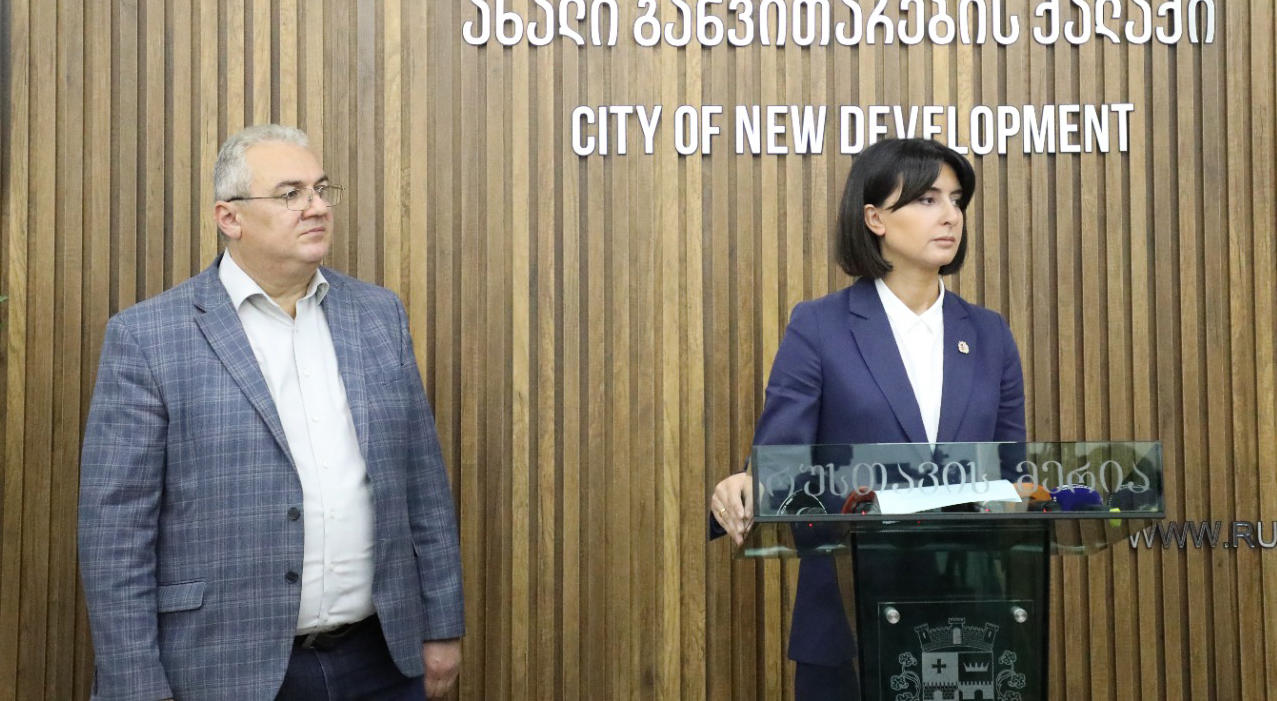 ნინო ლაცაბიძე  - ჩვენს მიერ ინიცირებული საკითხები ძალიან ოპერატიულ მოქმედებას მოითხოვს და ჩვენ საკრებულოს დეპუტატებისგან, განურჩევლად მათი პოლიტიკური შეხედულებისა, ველოდებით დროულ რეაგირებას