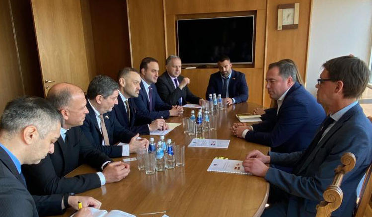 ლატვიის რესპუბლიკის პარლამენტთან მეგობრობის ჯგუფის ხელმძღვანელი ბექა ოდიშარია და ჯგუფის წევრები ლატვიის სოფლის მეურნეობის მინისტრს, დიდზის შმიდტს შეხვდნენ
