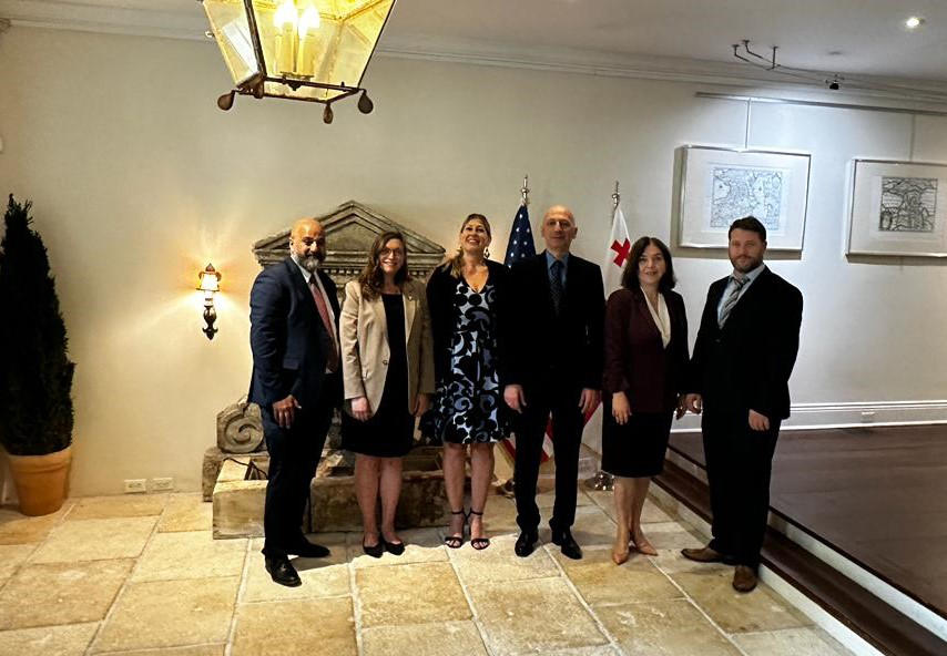 ამერიკის საშინაო უსაფრთხოების დეპარტამენტის წარმომადგენლები რელიგიის სააგენტოს დელეგაციას საქართველოს საელჩოში ეწვივნენ