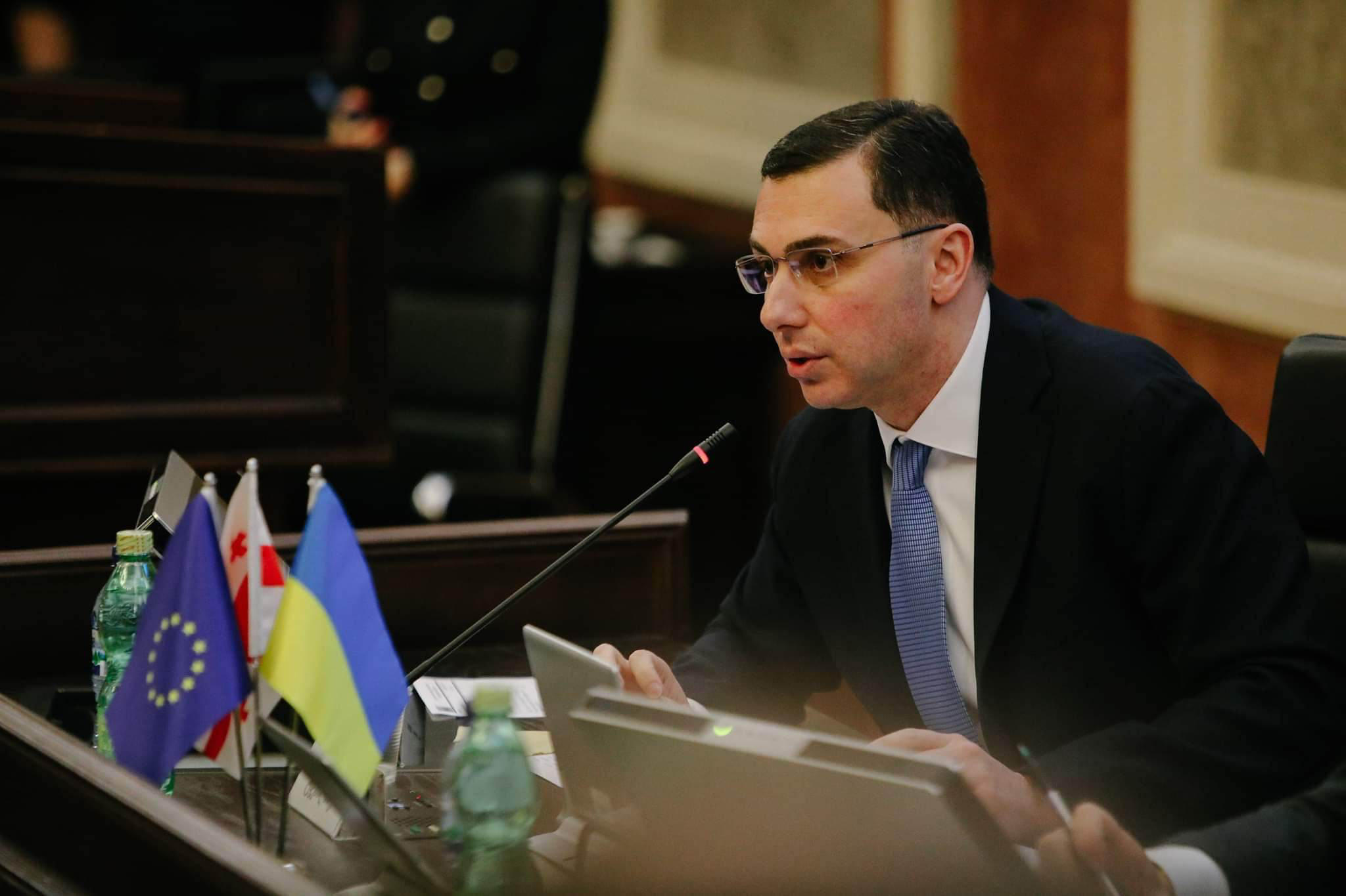 საკრებულოს თავმჯდომარე საბა ბუაძეს  - ეტყობა, ბატონო საბა, პრემიერის გამოსვლა ძალიან მოგხვდათ გულზე, რადგან საუბარი სიმართლეზეა