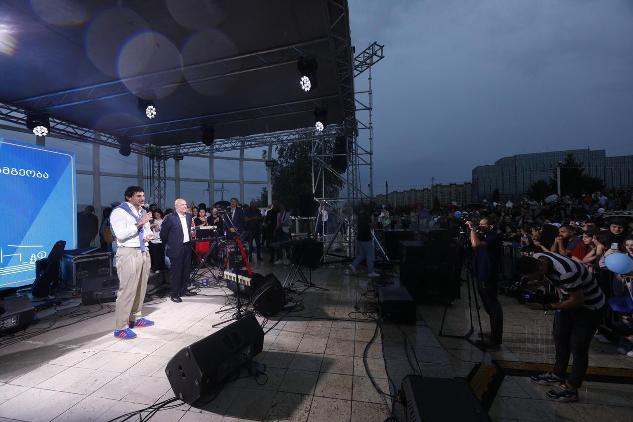 დედაქალაქის მერი სამგორის რაიონის 50 წლის იუბილესადმი მიძღვნილ ღონისძიებას დაესწრო