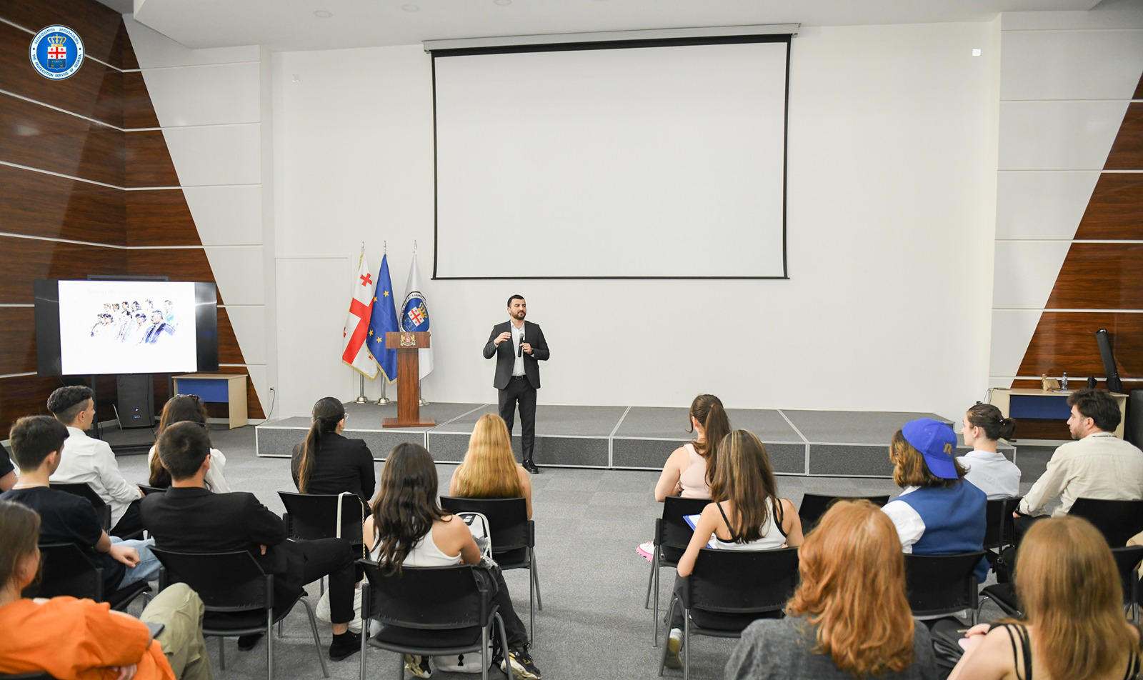 გენერალურ პროკურატურაში ნაფიც მსაჯულთა სასამართლოს საკითხებზე სტუდენტებთან და მოსწავლეებთან საჯარო ლექცია გაიმართა