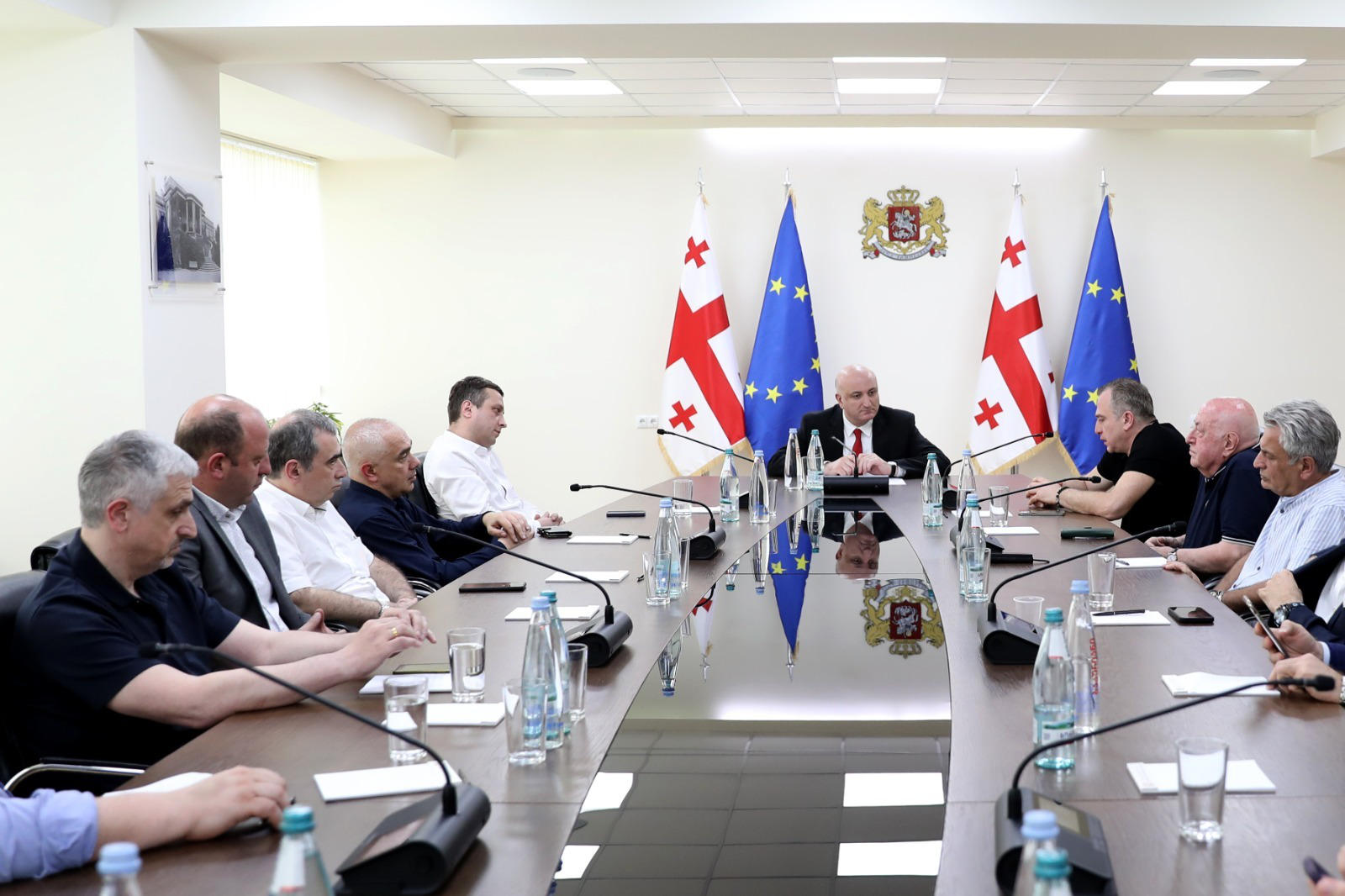 ზურაბ აზარაშვილი მრჩეველთა საბჭოს ფორმატში ექიმებს შეხვდა