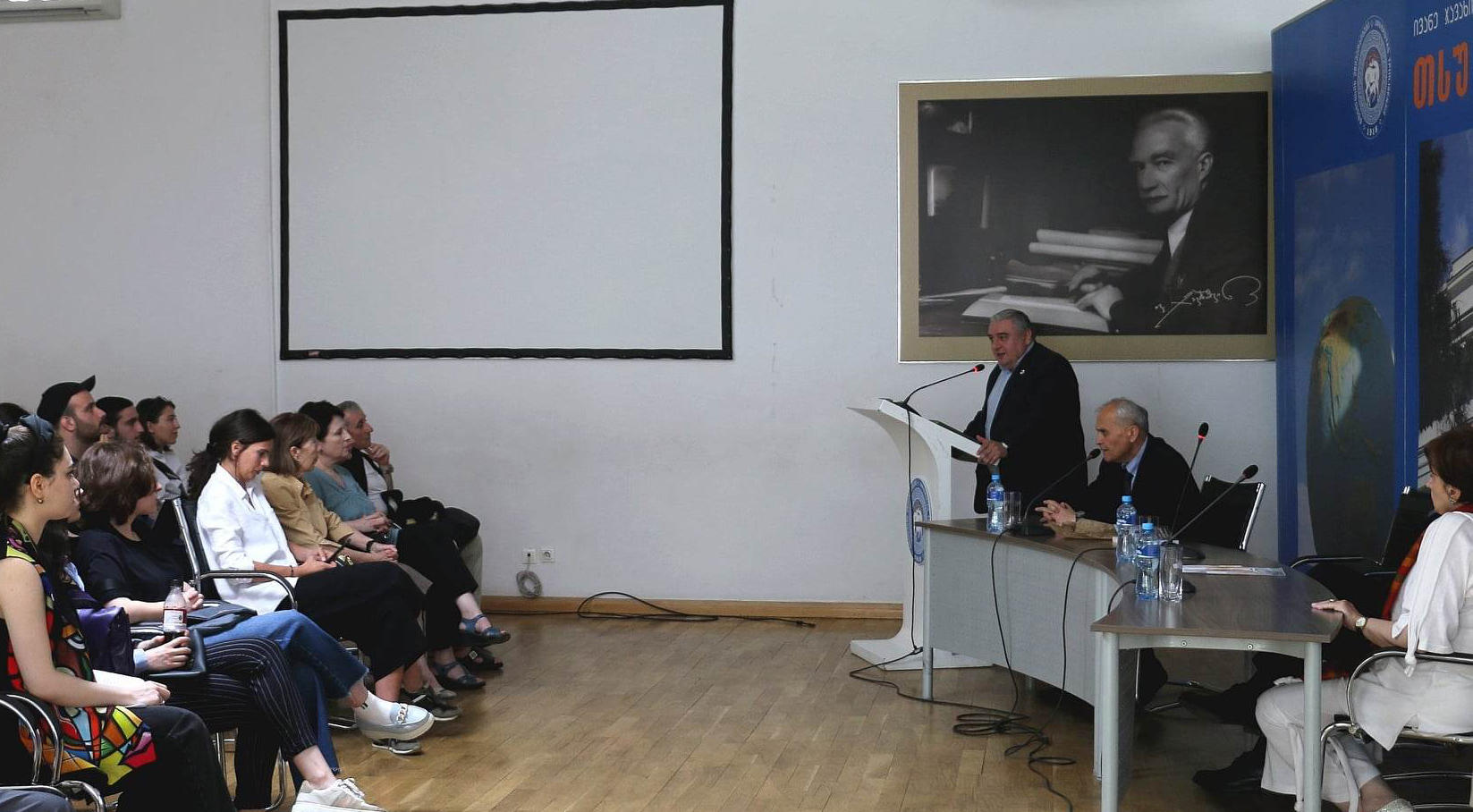 ჯაბა სამუშიამ სტუდენტური კონფერენციია „თანამედროვეობის მორალური გამოწევევები“ გახსნა