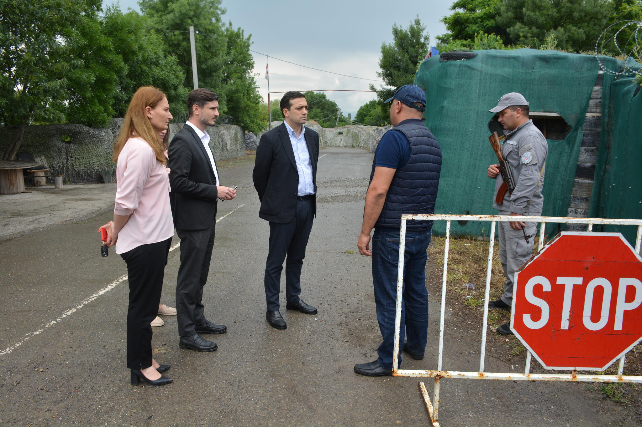 სახალხო დამცველმა გამყოფი ხაზის მიმდებარე სოფლები მოინახულა
