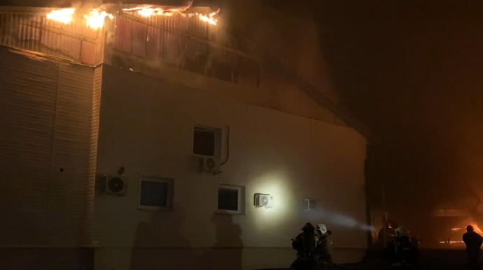 რუსეთის კურსკის ოლქში უპილოტო საფრენმა აპარატმა კავშირგაბმულობის ანძა დააზიანა