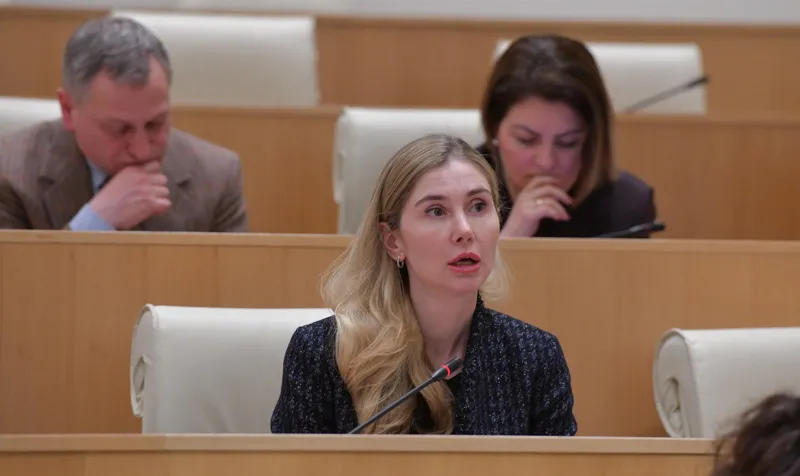 თინა ბოკუჩავა თავდაცვის მინისტრს - თქვენ ლიბერალიზმს ეროვნულ საფრთხედ აცხადებთ და მე მაინტერესებს, ლიბერალიზმი უფრო დიდ საფრთხედ მიგაჩნიათ თუ პუტინიზმი?