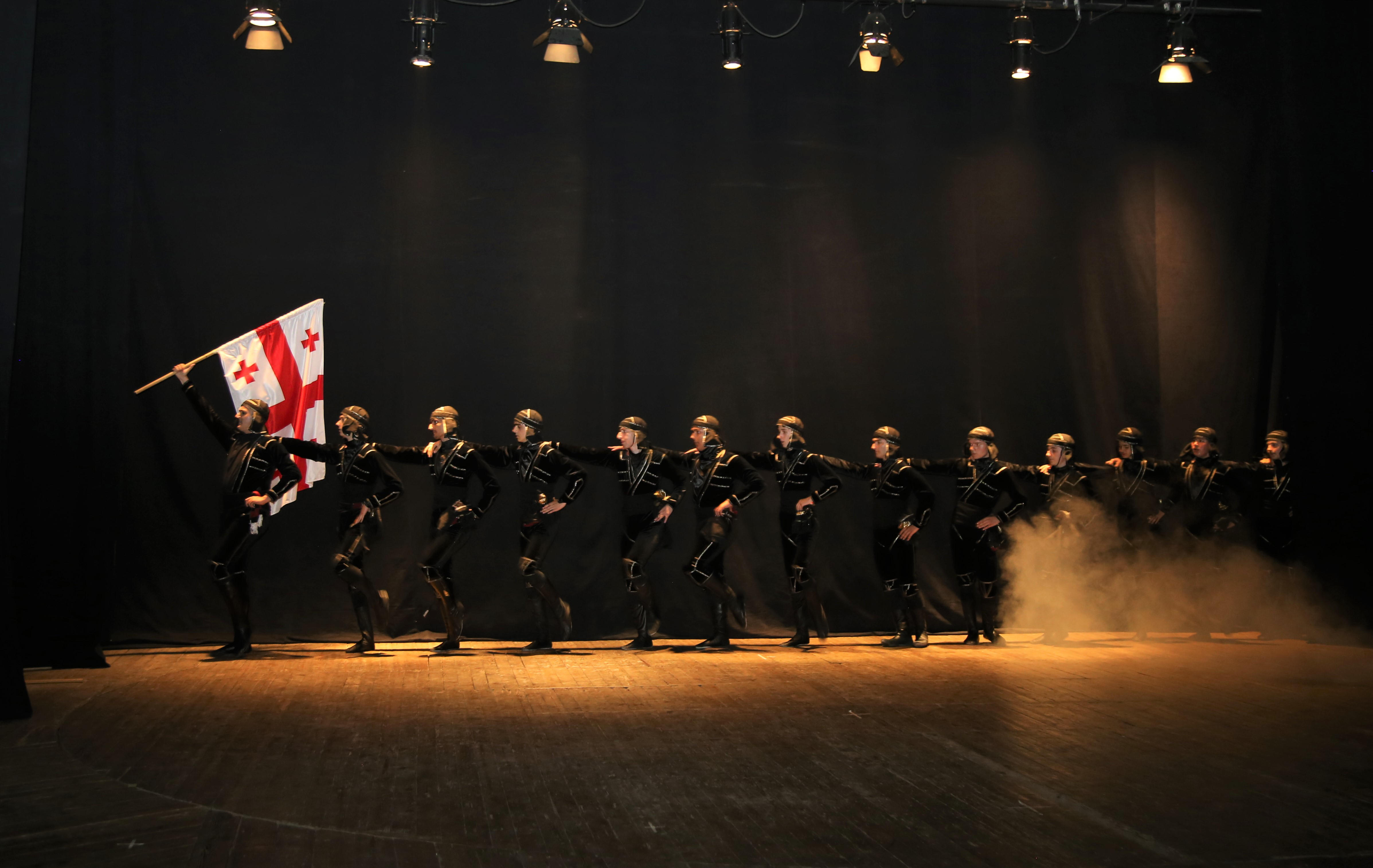 მარნეულში, მუნიციპალიტეტის კულტურის ცენტრთან არსებული ქორეოგრაფიული ანსამბლი „ენგურის" სოლო კონცერტი გაიმართა