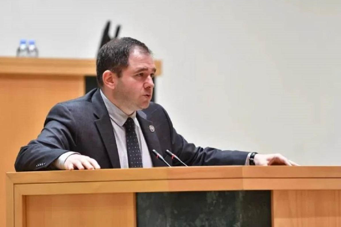 ნიკოლოზ სამხარაძე - ნიანგის ცრემლების ღვრა, რომ საქართველომ ჩინეთთან ურთიერთობების გაღრმავებით ევროპულ კურსს გადაუხვია, ლოგიკას მოკლებულია - ჩვენ ჩვენი ინტერესი გვაქვს, ეს ინტერესი „შუა დერეფანსა“ და ანაკლიის პორტზე გადის