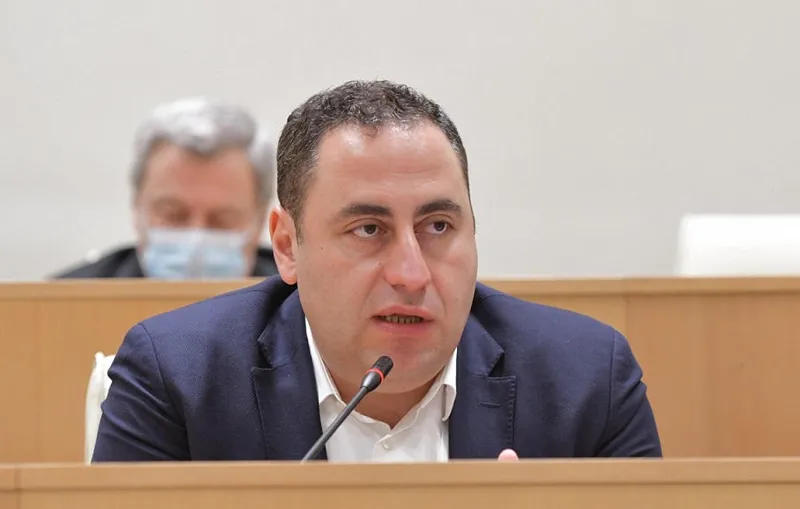 გიორგი ვაშაძე ირაკლი კობახიძეს - სამუშაო ადგილი არ არის ქვეყანაში, ამიტომ სამჯერ გაგიმეორებთ: როგორ აპირებთ სამუშაო ადგილების შექმნას! როგორ აპირებთ სამუშაო ადგილების შექმნას და კიდევ ერთხელ, როგორ აპირებთ სამუშაო ადგილების შექმნას!