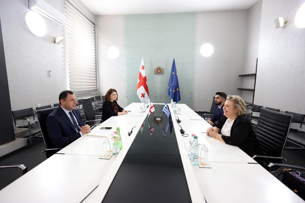 გიორგი ამილახვარმა საბერძნეთის ელჩთან სამუშაო შეხვედრა გამართა