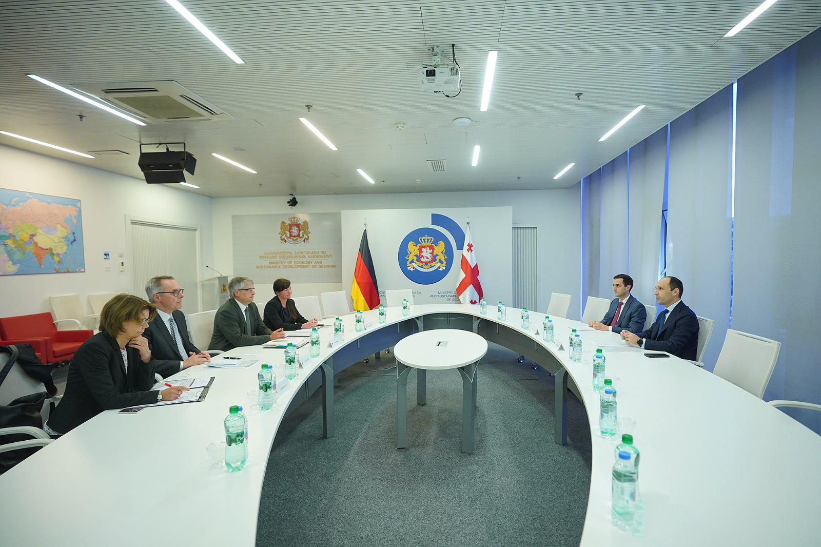 ლევან დავითაშვილი გერმანიის ეკონომიკისა და კლიმატის დაცვის ფედერალური სამინისტროს სახელმწიფო მდივანს სვენ გიგოლდს შეხვდა