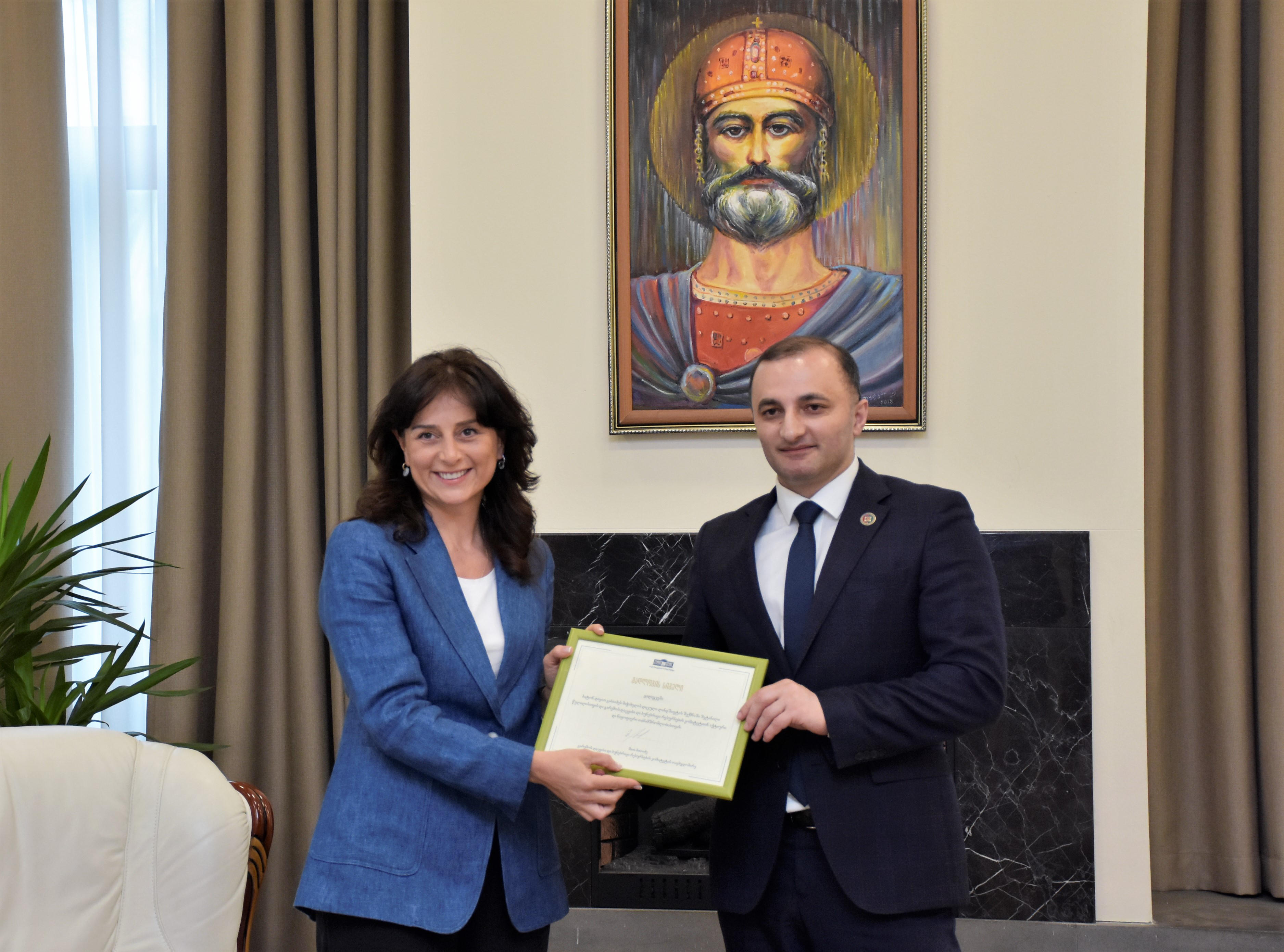 აჭარის უმაღლესი საბჭოს თავმჯდომარე დავით გაბაიძეს საქართველოს პარლამენტის "მადლობის სიგელი" გადაეცა