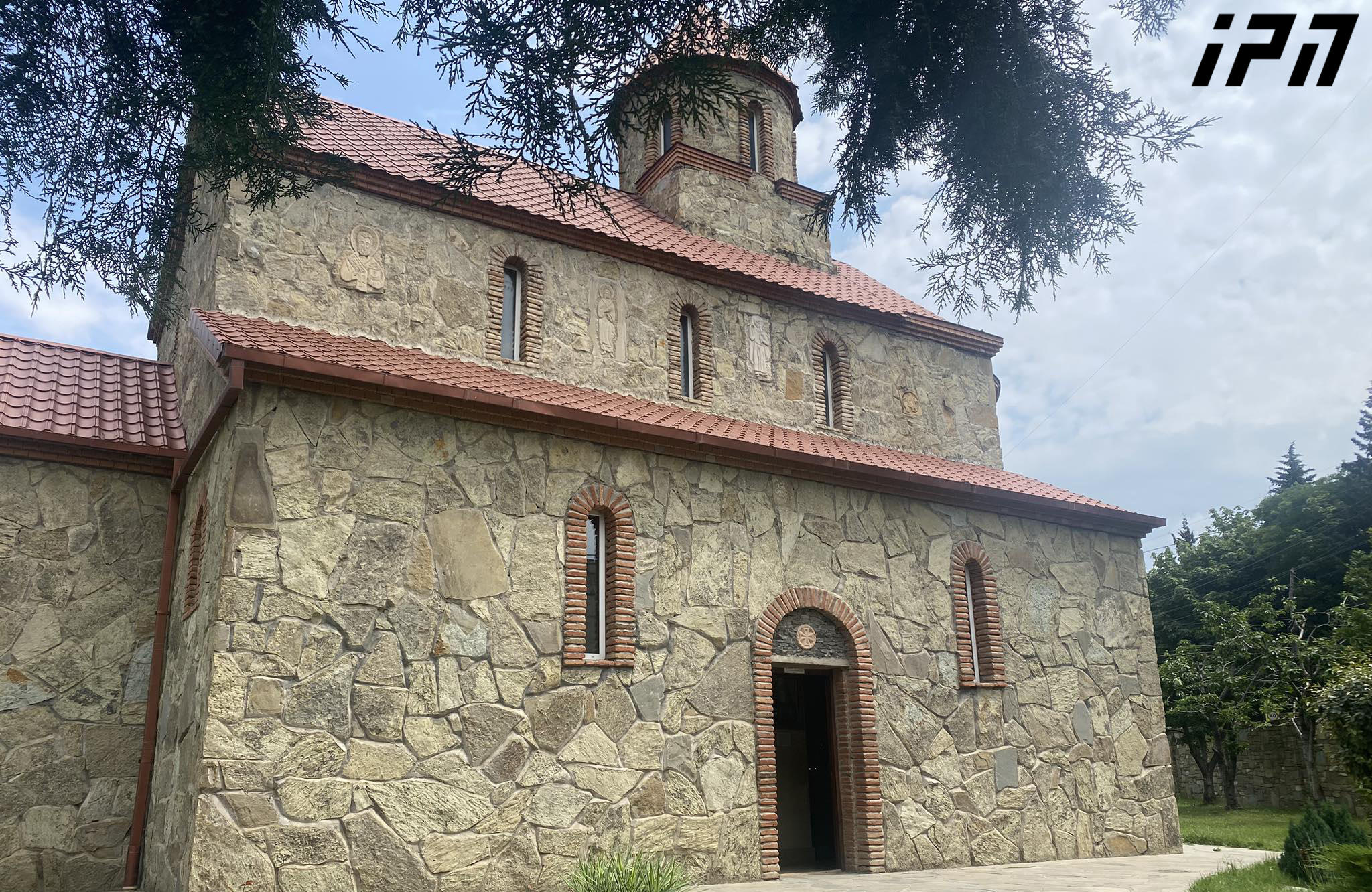 ნარკოდანაშაულისთვის დაკავებული 40 წლის არქიმანდრიტი სასამართლომ 1 500-ლარიანი გირაოს სანაცვლოდ გაათავისუფლა