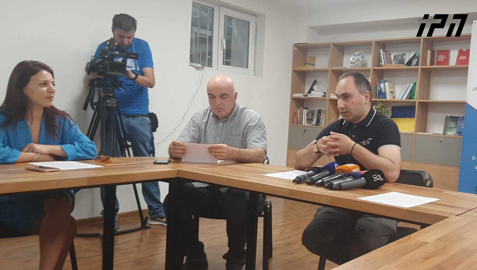 ლაზარე გრიგორიადისის ადვოკატებმა, პრემიერისა და მმართველი პარტიის თავმჯდომარის წინააღმდეგ სასამართლოში სარჩელი შეიტანეს, სადაც ბოდიშის მოხდასა და მორალური ზიანის ანაზღაურების სახით, 15-15 ლარის გადახდას ითხოვენ