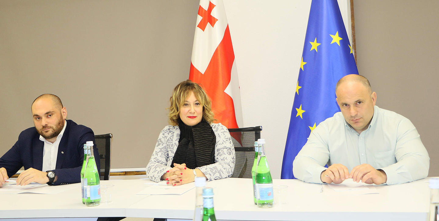 პერსონალურ მონაცემთა დაცვის სამსახურის უფროსი ფერმერთა ასოციაციის თავმჯდომარეს შეხვდა