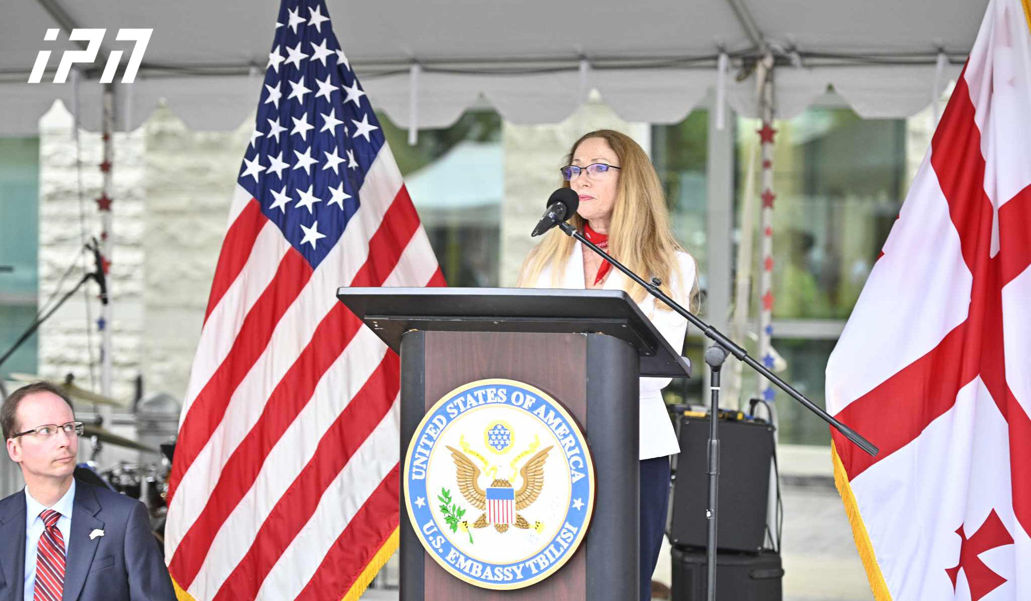 კელი დეგნანი - ძალადობა მიუღებელია - თუ მმართველი პარტიის თავმჯდომარე ასეთ ბრალდებებს აპირებს, მაშინ ვფიქრობ, უნდა აღნიშნოს მაინც ვისზე საუბრობს