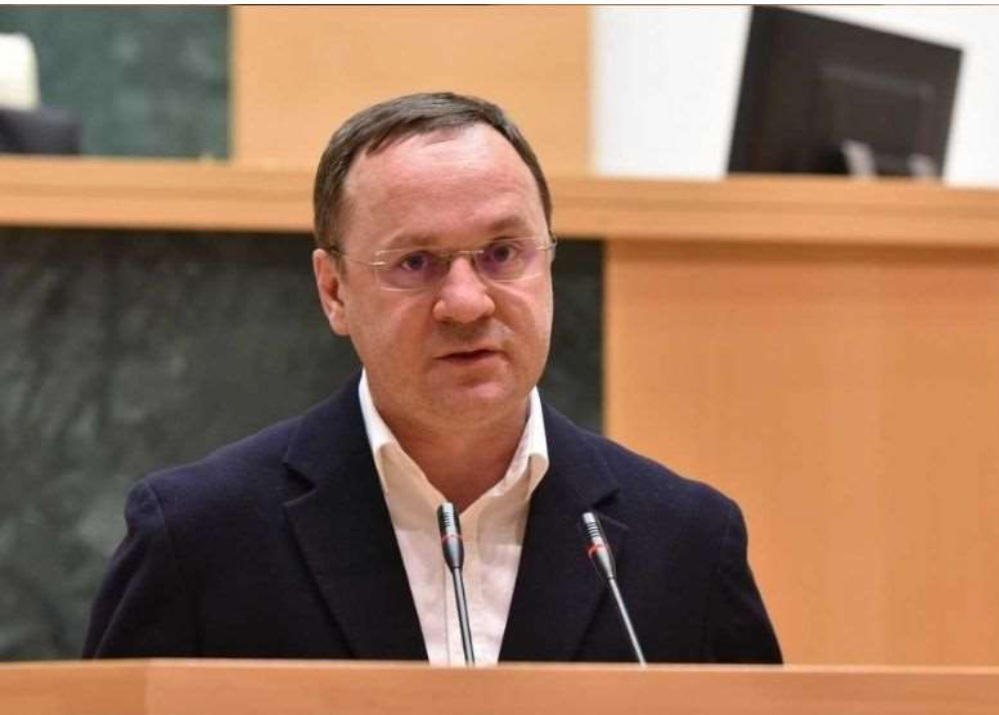 გია ცაგარეიშვილი რომან გოცირიძეს - ყოველთვის სააკაშვილის კლონი იყავით, მიუხედავად დიდი ასაკობრივი სხვაობისა - მის მემორიალურ მუზეუმშიც ვერ დაიდებთ ბინას, მისი სპორტული ფეხსაცმლის გვერდითაც არ გაქვთ არანაირი შანსი