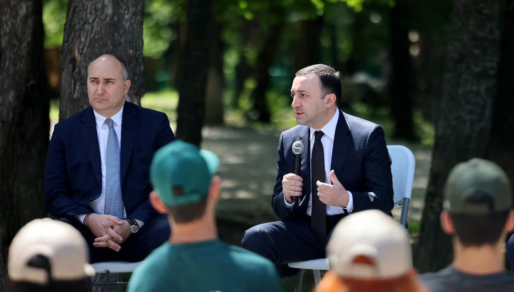 პრემიერი - დღევანდელ მსოფლიოში და საქართველო გლობალიზაციის ნაწილია, ძალიან ბევრი საცდურია ჩვენი ახალგაზრდებისთვის, სჭირდება თავიდანვე სწორი ორიენტირების განსაზღვრა - სკოლებში შევიტანეთ სამხედრო სწავლება, ბაღებშიც აუცილებელია ამ ელემენტის შეტანა