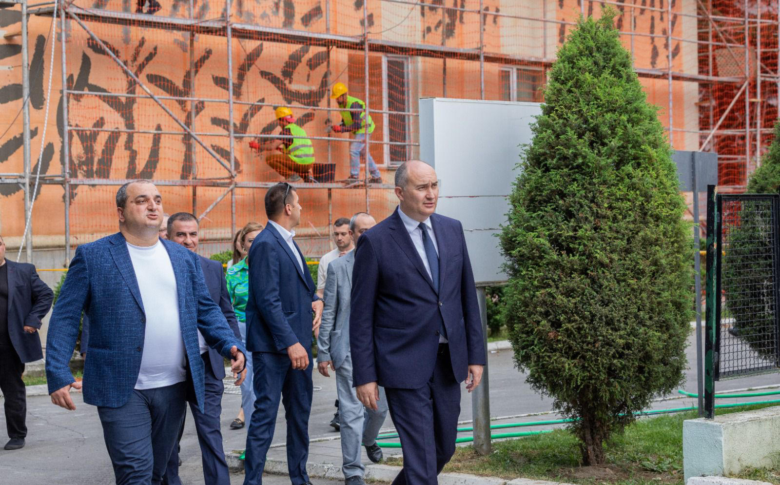 საქართველოს თავდაცვის მინისტრი სამხედრო ჰოსპიტალში მატერიალურ-ტექნიკური ბაზის განახლების პროცესს გაეცნო